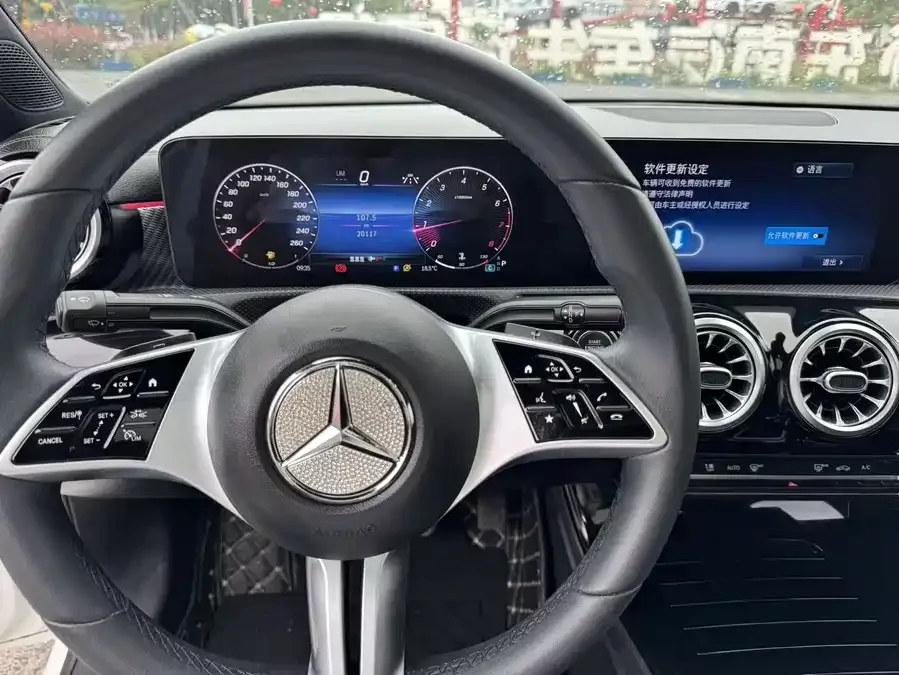 Mercedes-Benz Class A Mercedes-Benz A-Class 2023 A 200 L Dynamic Edition 2024 — миниатюра 4