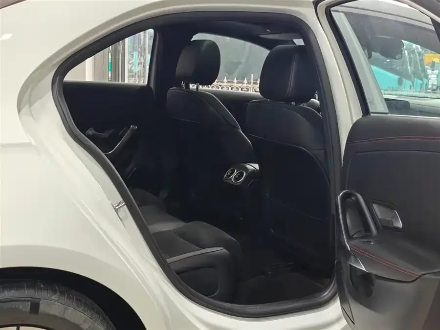 Mercedes-Benz Class A Mercedes-Benz A-Class 2024 A 200 L Fashion Edition 2025 — миниатюра 5