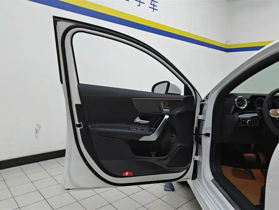 Mercedes-Benz Class A Mercedes-Benz A-Class 2022 Model Three A 200 L Sports Sedan Fashion Model 2023 — миниатюра 4
