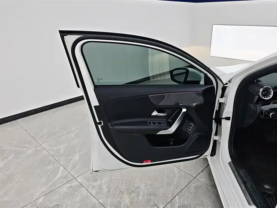 Mercedes-Benz Class A Mercedes-Benz A-Class 2022 Model A 200 L Sports Sedan Fashion Model 2022 — миниатюра 4