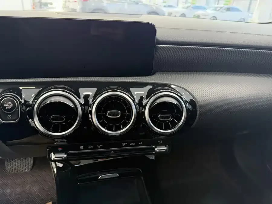 Mercedes-Benz Class A Mercedes-Benz A-Class 2023 A 180 L 2023 — миниатюра 5