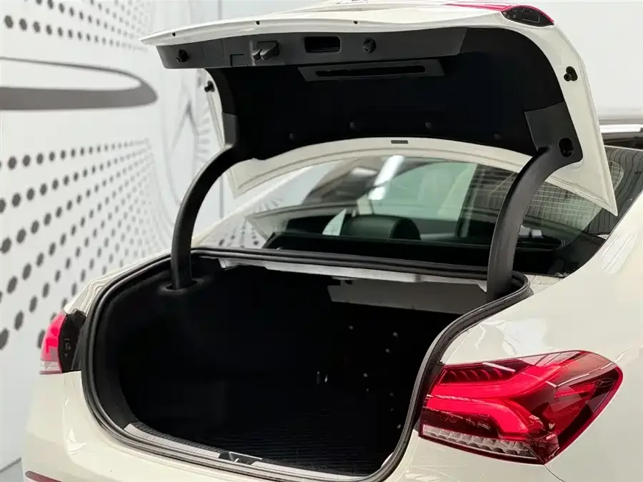 Mercedes-Benz Class A Mercedes-Benz A-Class 2022 Model II A 200 L Sports Sedan Fashion Model 2022 — миниатюра 3