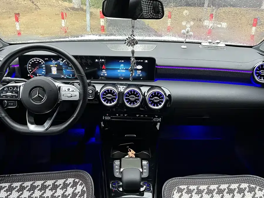 Mercedes-Benz Class A Mercedes-Benz A-Class 2022 A 200 L Sports Sedan Fashion Edition 2022 — миниатюра 2