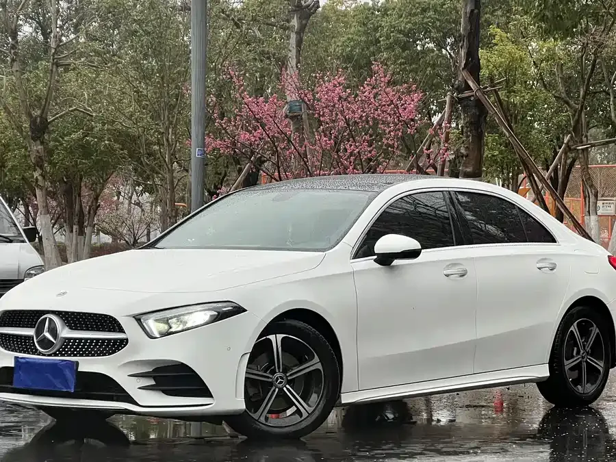 Mercedes-Benz Class A Mercedes-Benz A-Class 2022 A 200 L Sports Sedan Fashion Edition 2022 — миниатюра 3