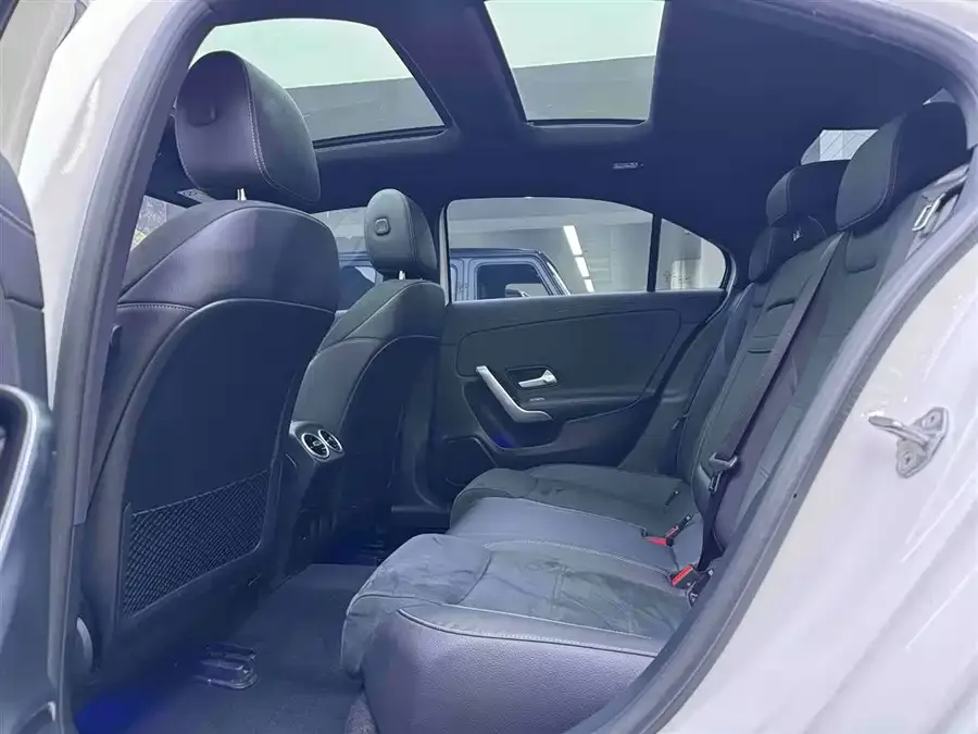 Mercedes-Benz Class A Mercedes-Benz A-Class 2022 A 200 L Sports Sedan Fashion Edition 2023 — миниатюра 5