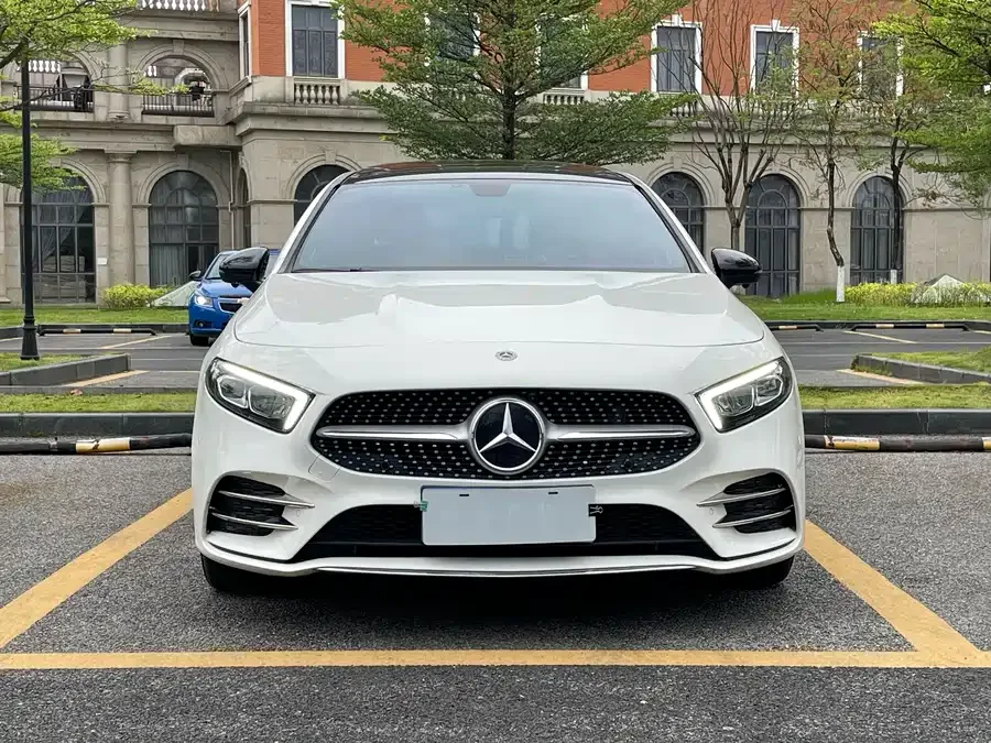 Mercedes-Benz Class A Mercedes-Benz A-Class 2022 Model Three A 200 L Sports Sedan Fashion Model 2022 — миниатюра 2