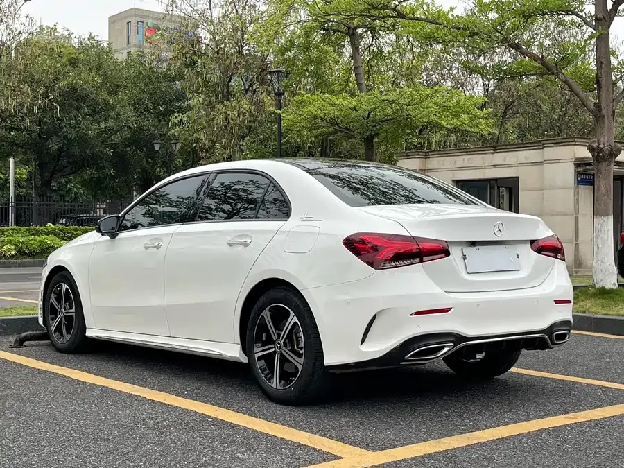 Mercedes-Benz Class A Mercedes-Benz A-Class 2022 Model Three A 200 L Sports Sedan Fashion Model 2022 — миниатюра 3