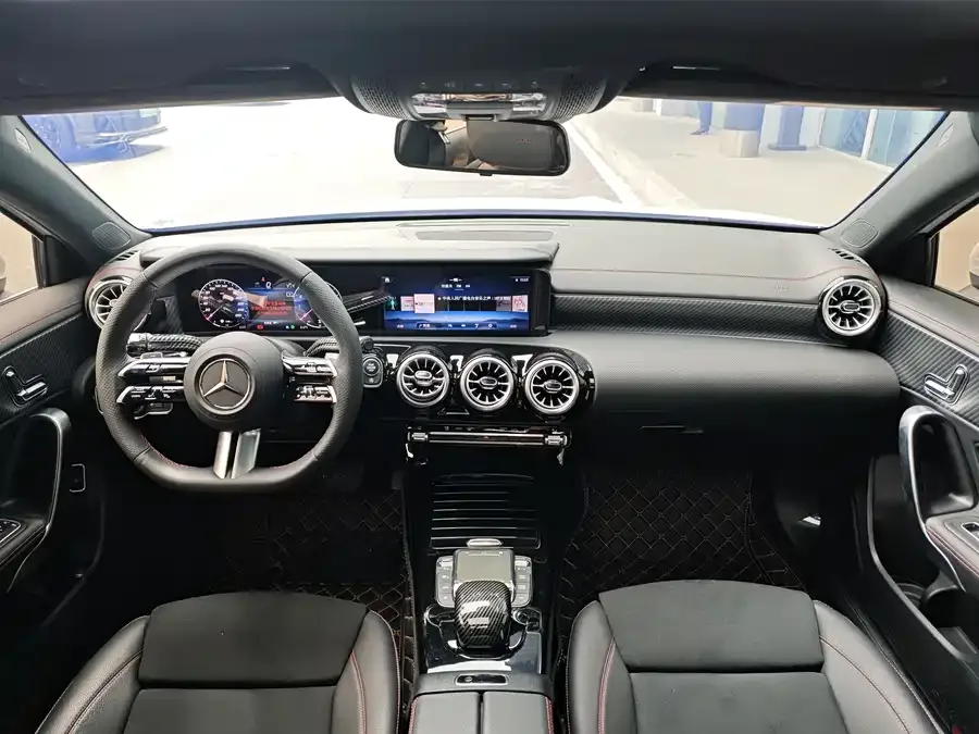 Mercedes-Benz Class A Mercedes-Benz A-Class 2024 A 200 L Fashion Edition 2024 — миниатюра 2