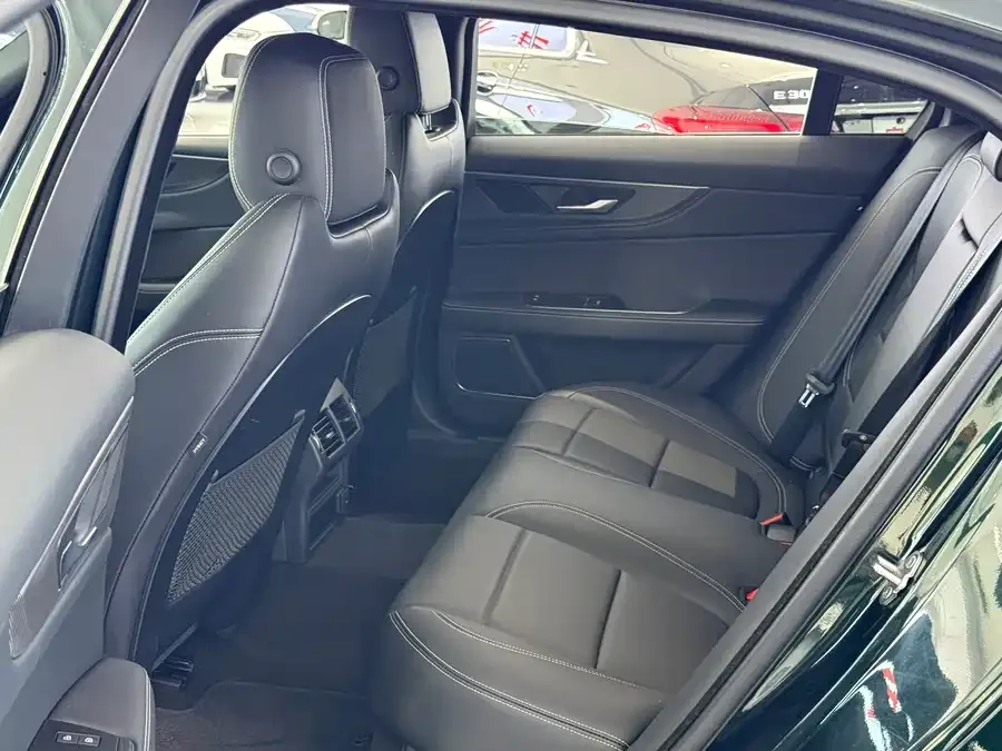 Jaguar XEL 2023 2.0T 200PS R-DYNAMIC Youth Sports Edition 2023 — миниатюра 2