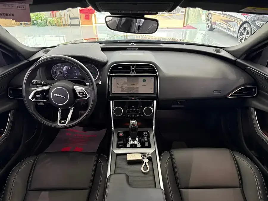 Jaguar XEL 2023 2.0T 200PS R-DYNAMIC Youth Sports Edition 2023 — миниатюра 4