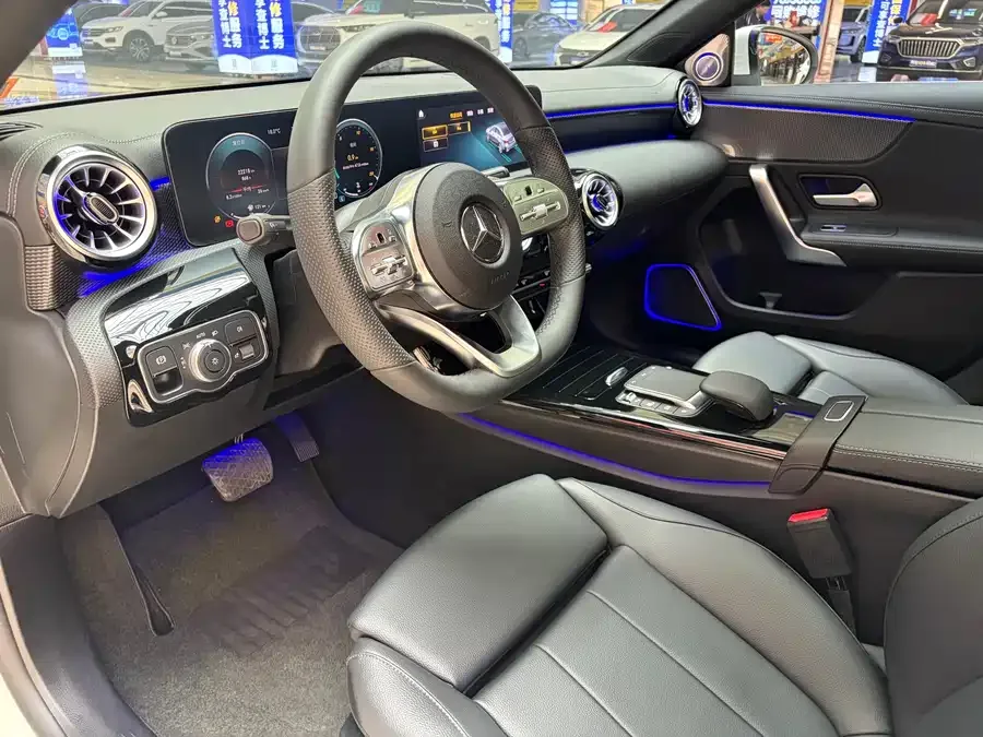 Mercedes-Benz Class A Mercedes-Benz A-Class 2022 Model A 200 L Sports Sedan Dynamic Edition 2022 — миниатюра 2