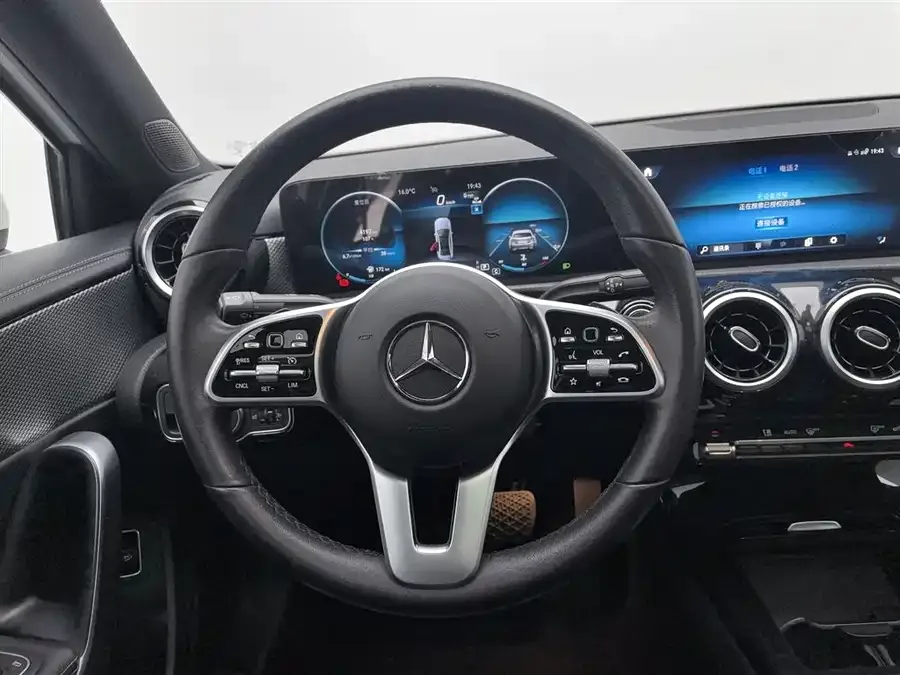 Mercedes-Benz Class A Mercedes-Benz A-Class 2022 A 180 L Sports Sedan 2023 — миниатюра 5