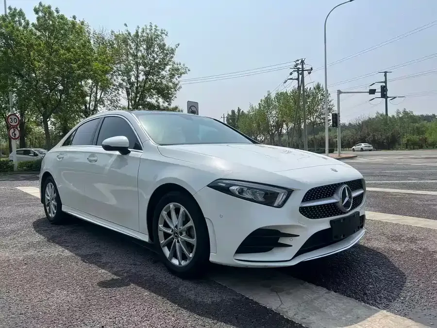 Mercedes-Benz Class A Mercedes-Benz A-Class 2022 A 200 L Sports Sedan Fashion Edition 2022 — миниатюра 3