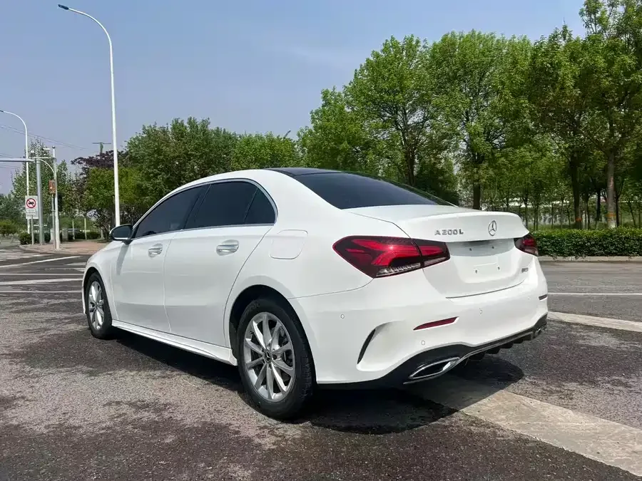 Mercedes-Benz Class A Mercedes-Benz A-Class 2022 A 200 L Sports Sedan Fashion Edition 2022 — миниатюра 4