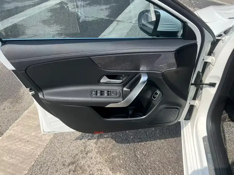 Mercedes-Benz Class A Mercedes-Benz A-Class 2022 A 200 L Sports Sedan Fashion Edition 2022 — миниатюра 5