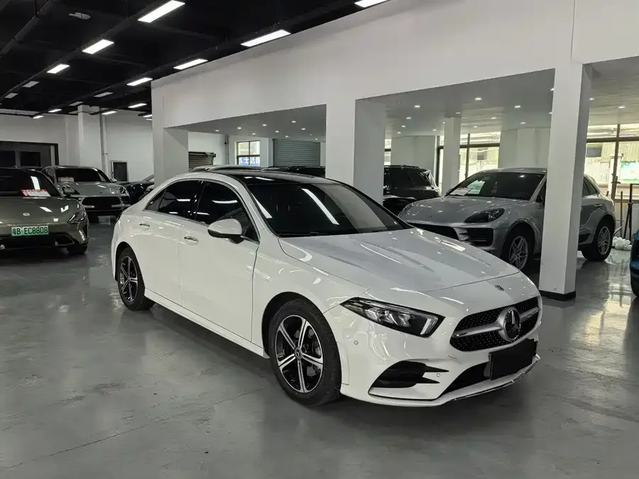 Mercedes-Benz Class A Mercedes-Benz A-Class 2022 A 200 L Sports Sedan Fashion Edition 2023 — миниатюра 3