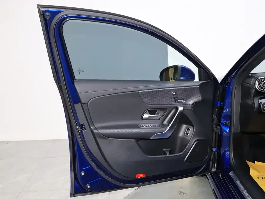 Mercedes-Benz Class A Mercedes-Benz A-Class 2022 Model II A 200 L Sports Sedan Fashion Model 2022 — миниатюра 5
