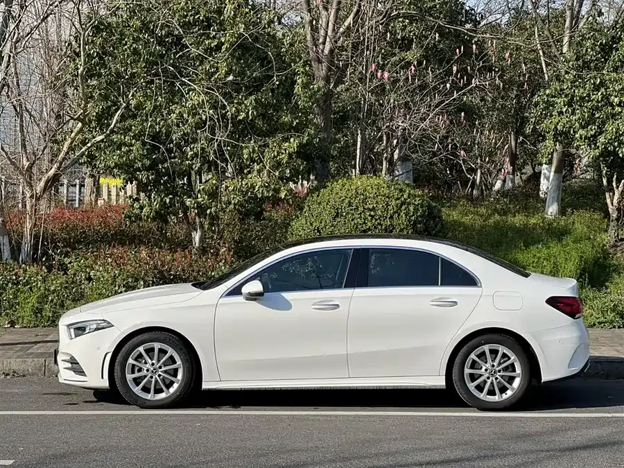 Mercedes-Benz Class A Mercedes-Benz A-Class 2020 A 200 L Sports Sedan Dynamic Edition 2022 — миниатюра 2