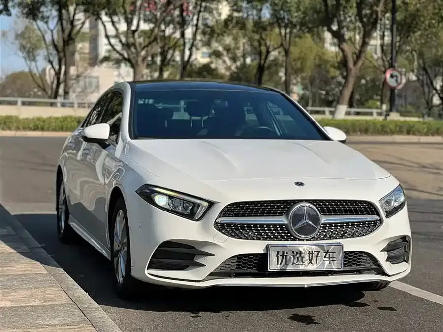 Mercedes-Benz Class A Mercedes-Benz A-Class 2020 A 200 L Sports Sedan Dynamic Edition 2022 — миниатюра 3