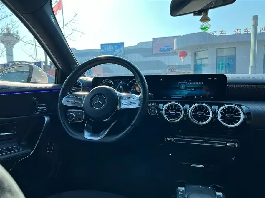 Mercedes-Benz Class A Mercedes-Benz A-Class 2020 A 200 L Sports Sedan Dynamic Edition 2022 — миниатюра 4