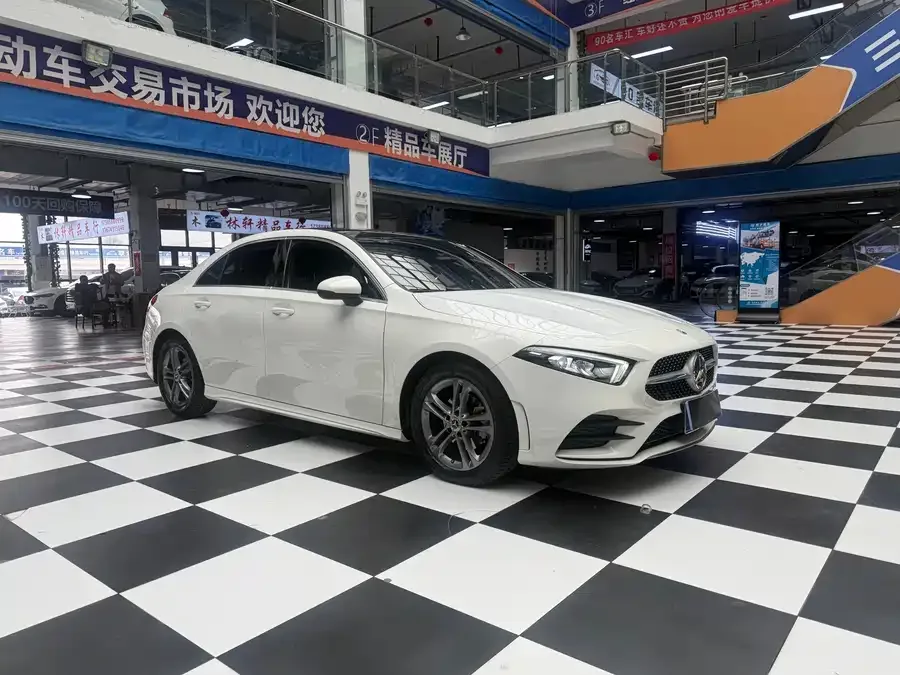 Mercedes-Benz Class A Mercedes-Benz A-Class 2022 A 180 L Sports Sedan 2022 — миниатюра 3