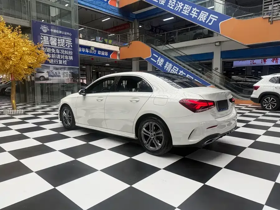 Mercedes-Benz Class A Mercedes-Benz A-Class 2022 A 180 L Sports Sedan 2022 — миниатюра 4