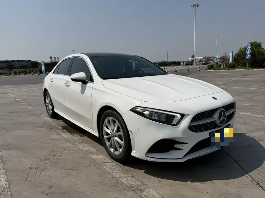 Mercedes-Benz Class A Mercedes-Benz A-Class 2021 A 200 L Sports Sedan Dynamic Edition 2022 — миниатюра 3