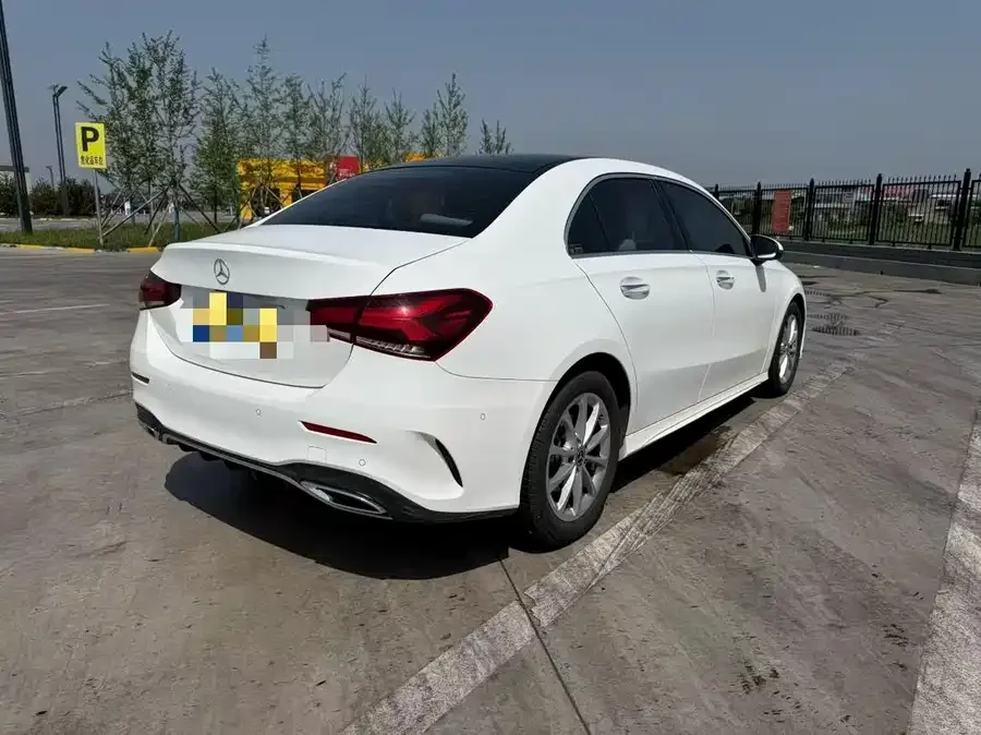 Mercedes-Benz Class A Mercedes-Benz A-Class 2021 A 200 L Sports Sedan Dynamic Edition 2022 — миниатюра 4