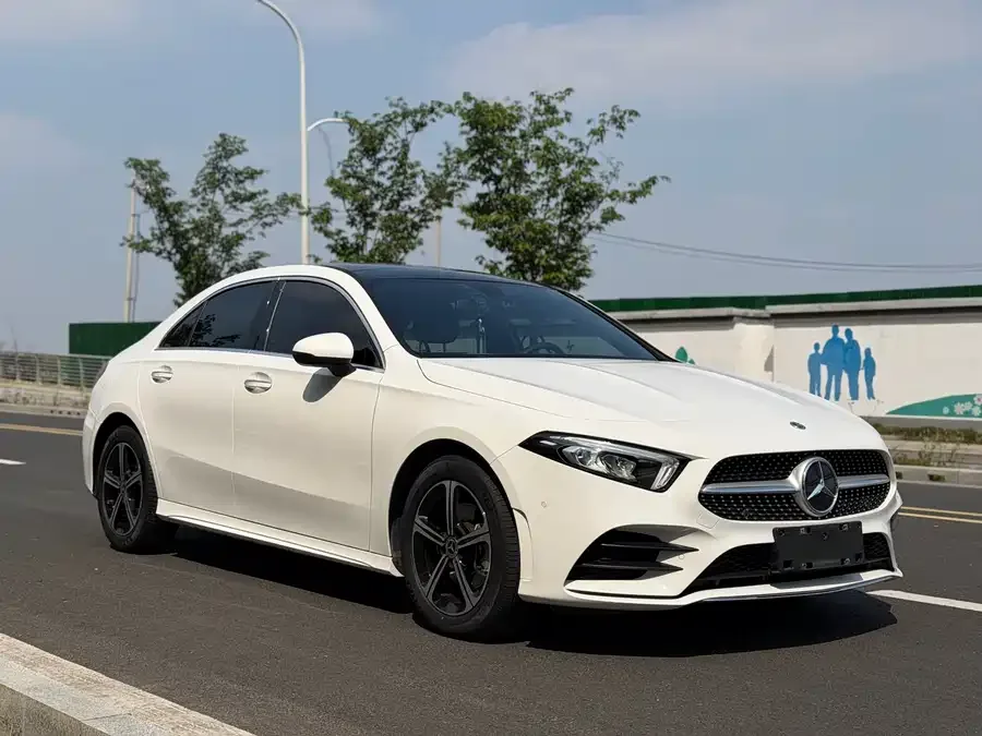 Mercedes-Benz Class A Mercedes-Benz A-Class 2022 Model II A 200 L Sports Sedan Fashion Model 2022 — миниатюра 3