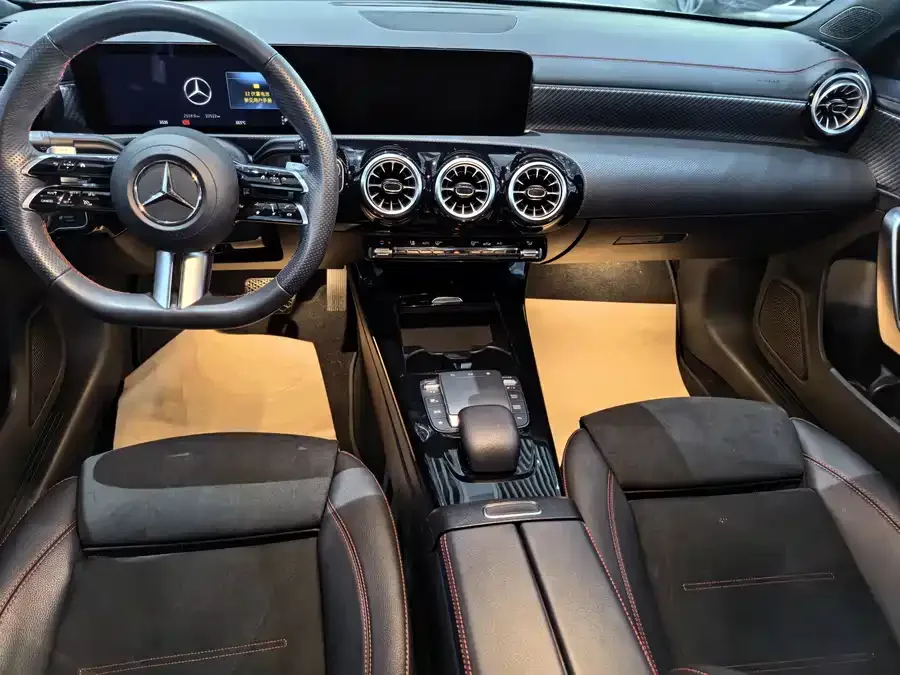 Mercedes-Benz Class A Mercedes-Benz A-Class 2024 A 200 L Fashion Edition 2024 — миниатюра 2
