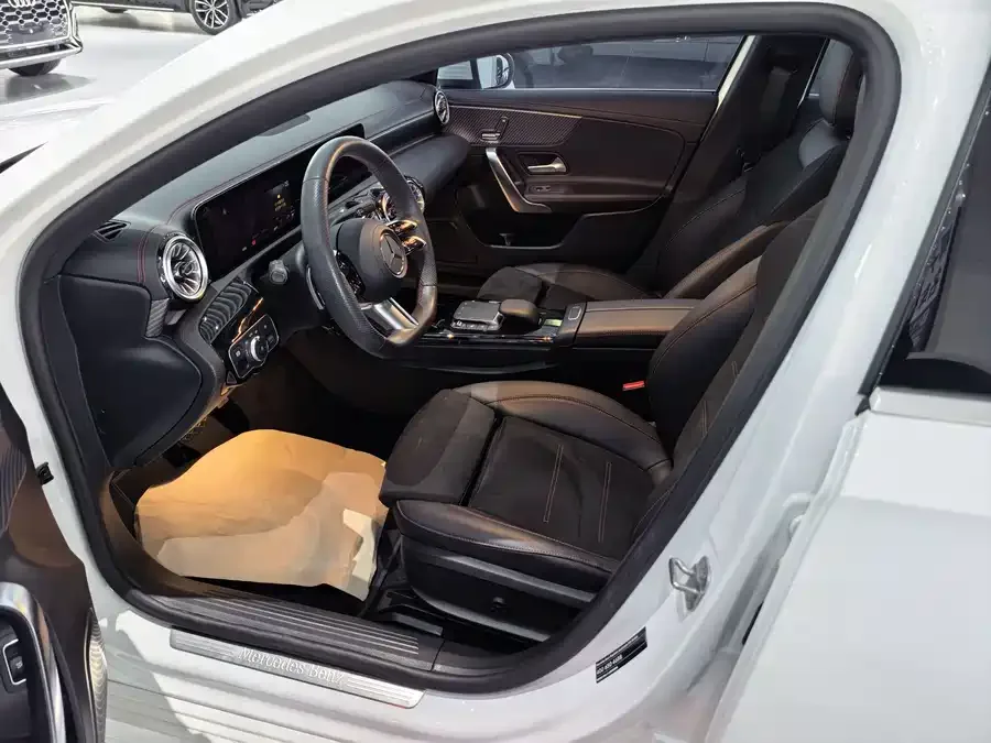 Mercedes-Benz Class A Mercedes-Benz A-Class 2024 A 200 L Fashion Edition 2024 — миниатюра 4