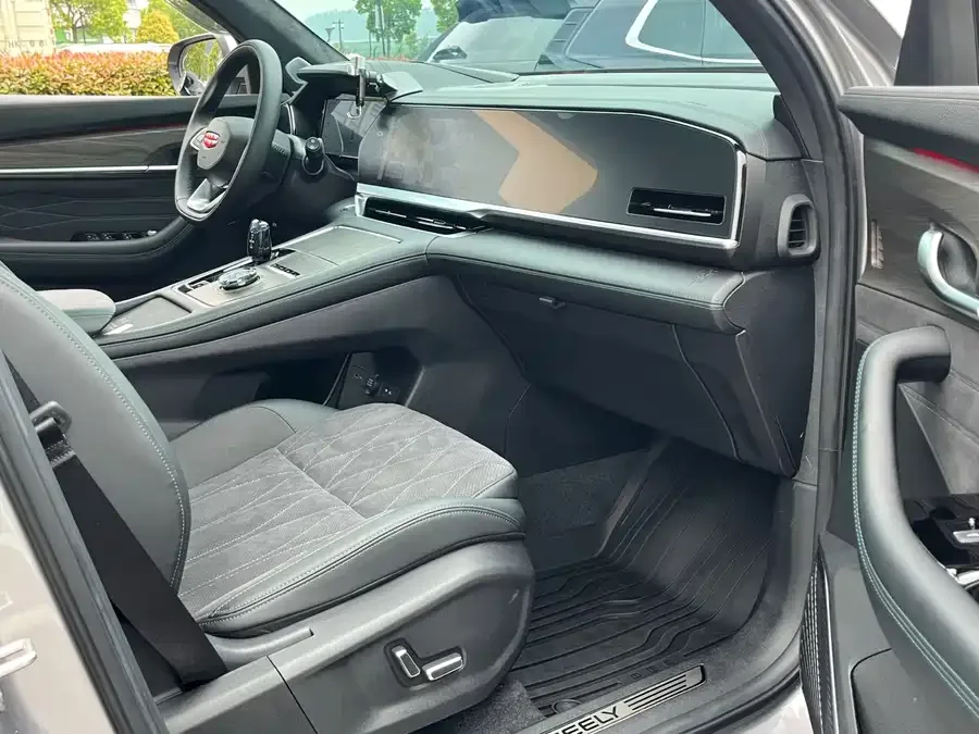 Geely Monjaro Xingyue L 2025 Dongfangyao 2.0TD Automatic Star-gazing Edition 2025 — миниатюра 5