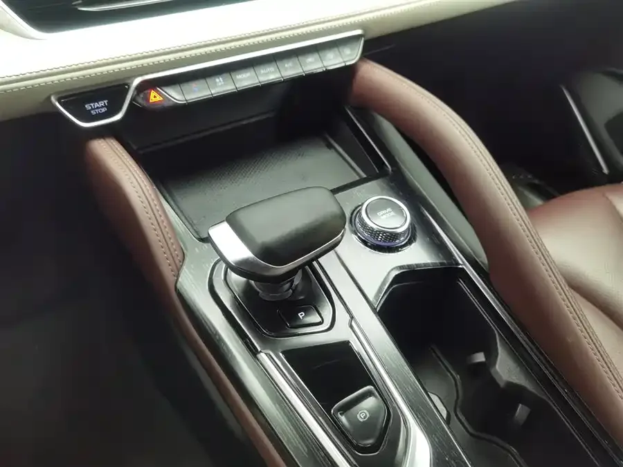 Geely Monjaro Xingyue L 2021 2.0TD DCT EVO 2WD Premium Edition 2022 — миниатюра 4