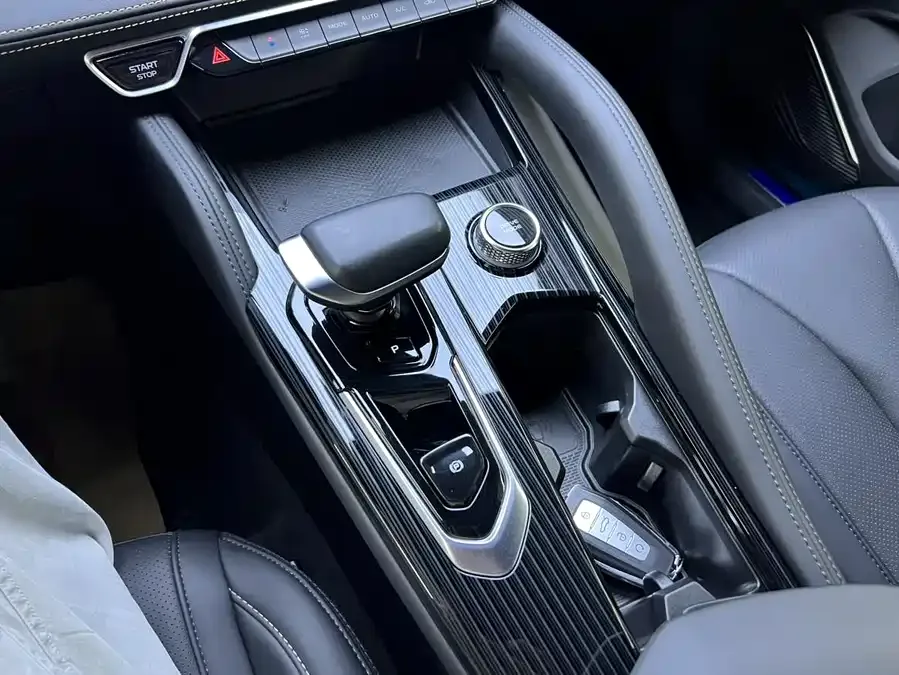Geely Monjaro Xingyue L 2024 2.0TD DCT EVO 2WD Changfeng Edition 2025 — миниатюра 4