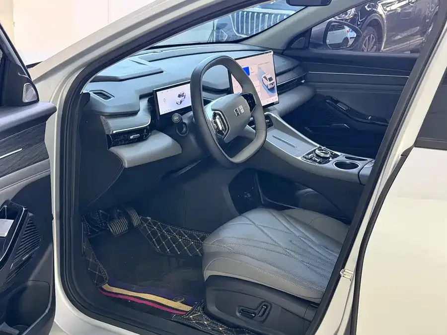Geely Galaxy L6 Galaxy L6 2025 EM-i 140km Exploration+ Edition 2025 — миниатюра 2