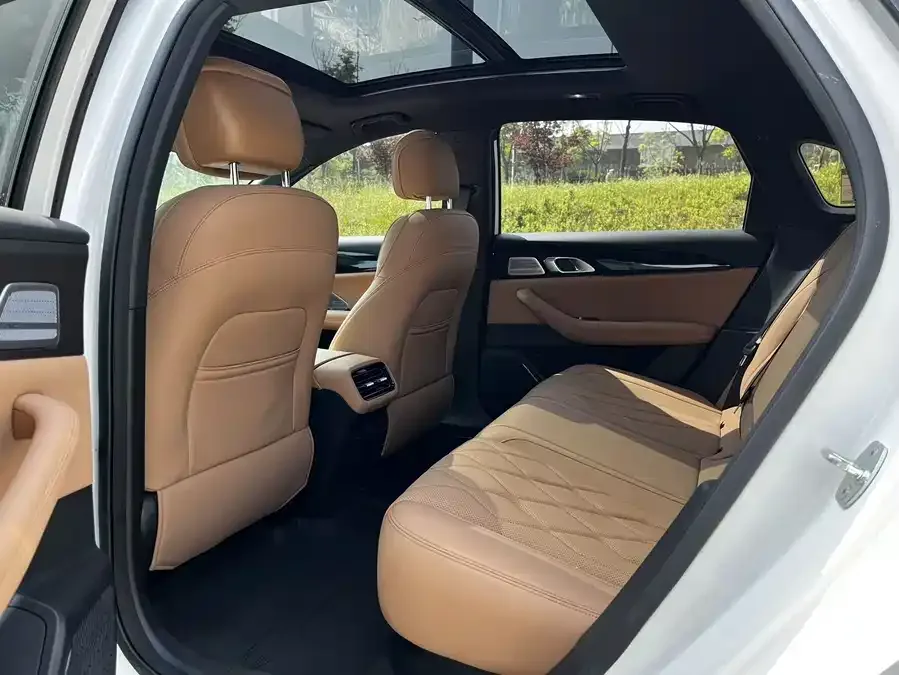Geely Galaxy A7 Galaxy A7 2025 EM-i 150km Explorer+ Edition 2025 — миниатюра 2