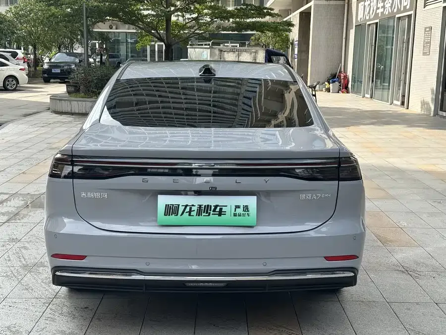 Geely Galaxy A7 Galaxy A7 2025 EM-i 150km Explorer+ Edition 2025 — миниатюра 2
