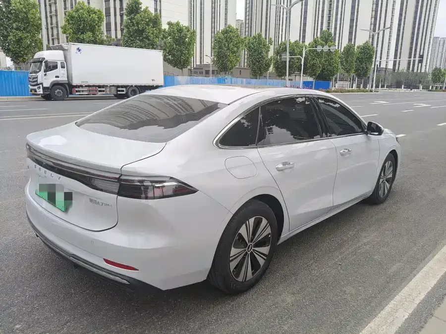 Geely Galaxy A7 Galaxy A7 2025 EM-i 70km Starter Edition 2025 — миниатюра 3