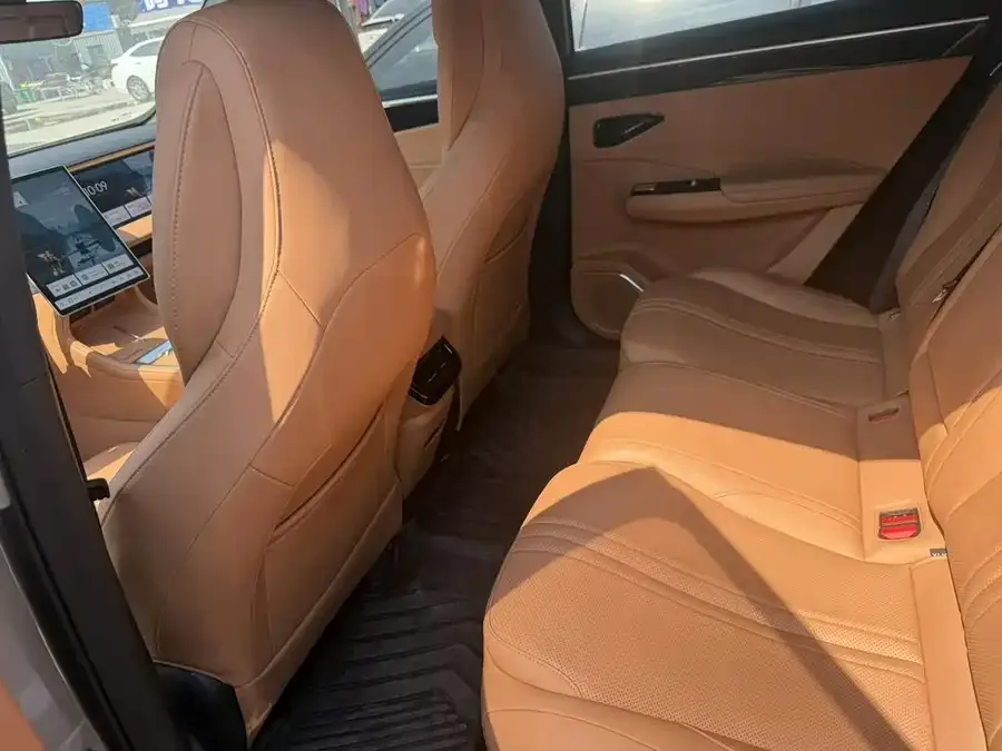Geely Galaxy L7 Galaxy L7 2025 EM-i 115km Exploration+ Edition 2025 — миниатюра 2