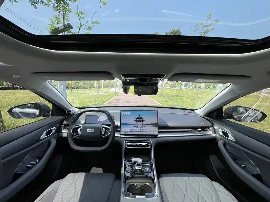 Geely Galaxy A7 Galaxy A7 2025 EM-i 150km Long Range Edition 2025 — миниатюра 2