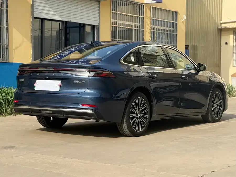Geely Galaxy A7 Galaxy A7 2025 EM-i 150km Starship Edition 2025 — миниатюра 4