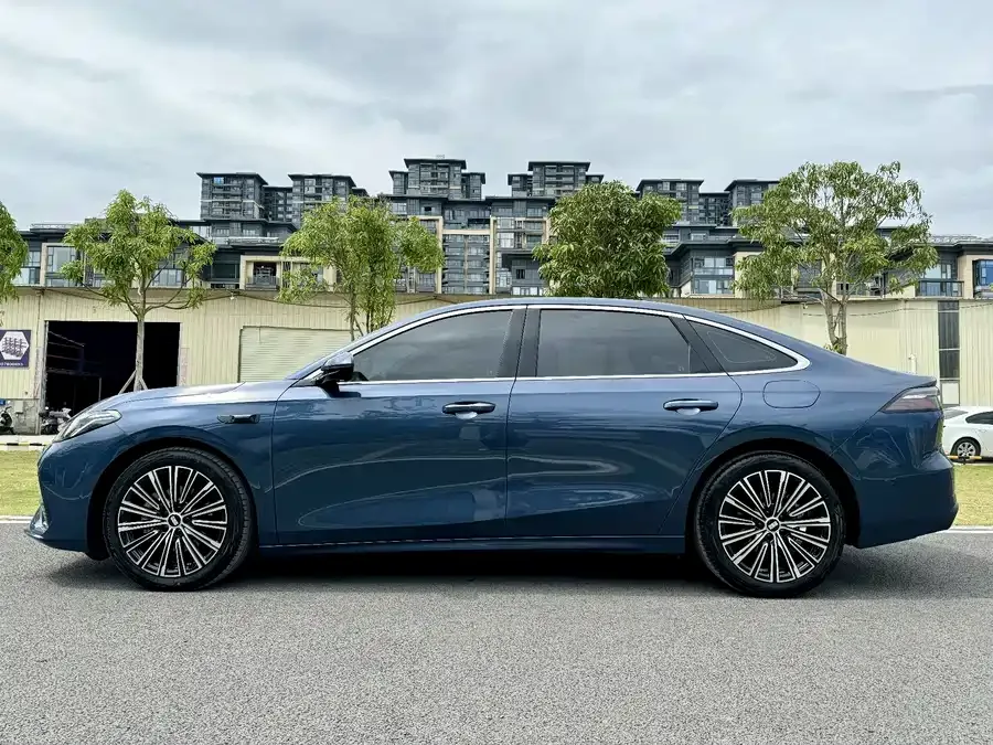 Geely Galaxy A7 Galaxy A7 2025 EM-i 150km Starship Edition 2025 — миниатюра 4