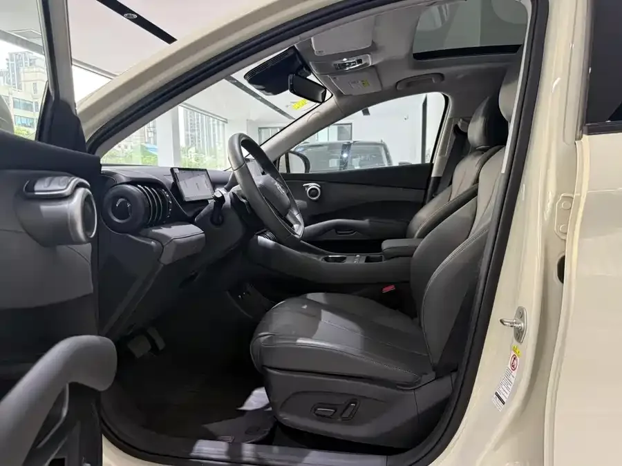 BYD Yuan PLUS Yuan PLUS 2025 Smart Driving Edition 510KM Beyond Edition 2025 — миниатюра 2