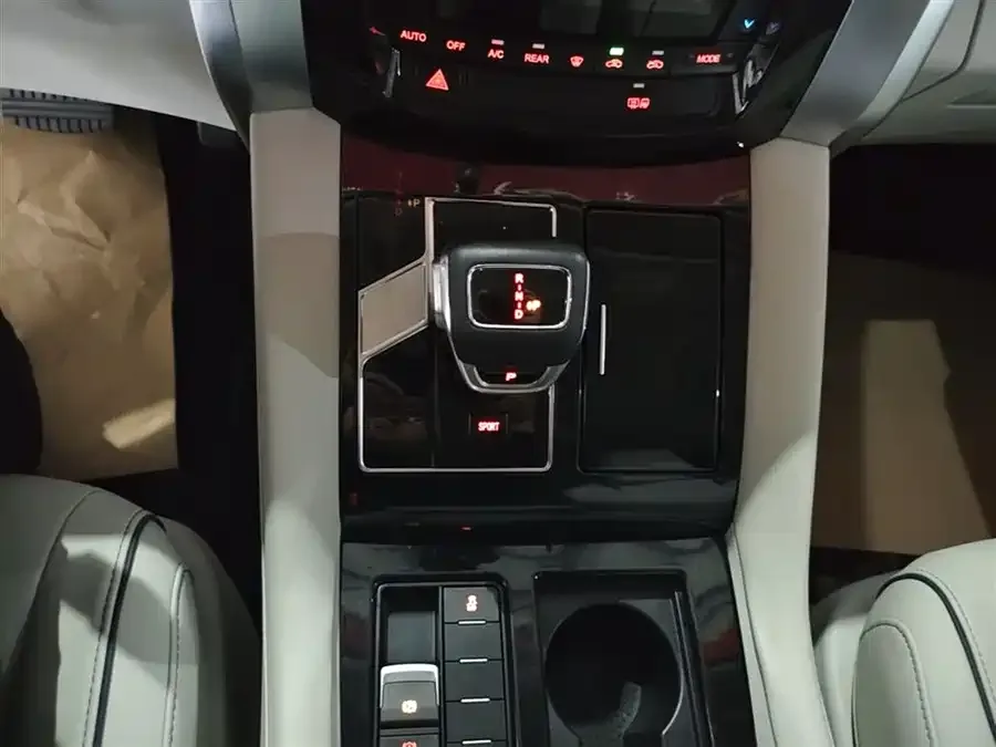Dongfeng Fengxing M7 Fengxing M7 2022 Lingjue 2.0T Automatic Marquis Edition 2023 — миниатюра 4