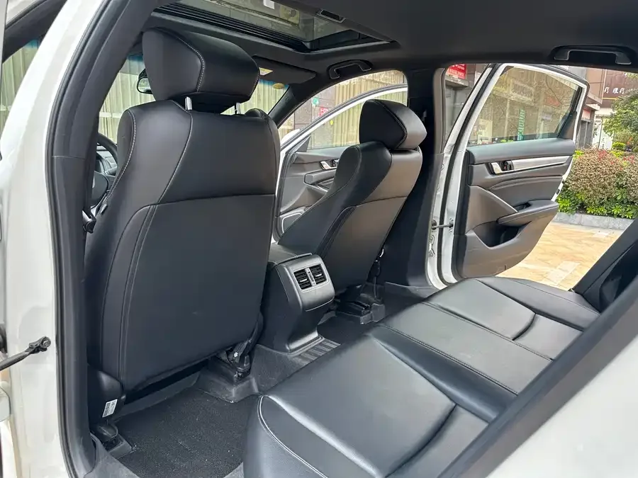 Honda Inspire 2022 Insignia 260TURBO Elegant Edition 2022 — миниатюра 2