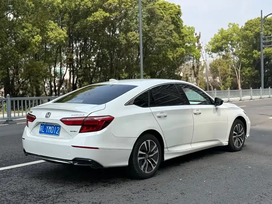 Honda Inspire 2022 Insignia Hybrid 2.0L Net Smart Edition 2023 — миниатюра 2