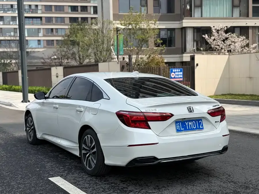 Honda Inspire 2022 Insignia Hybrid 2.0L Net Smart Edition 2023 — миниатюра 4