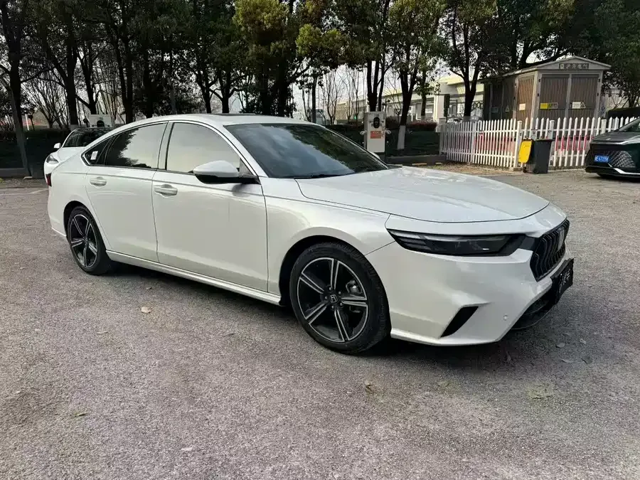 Honda Inspire 2023 Insignia 260TURBO Fine Edition 2024 — миниатюра 3
