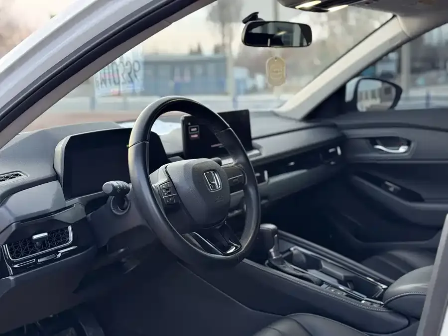 Honda Inspire 2023 Insignia 260TURBO Elegant Edition 2023 — миниатюра 2