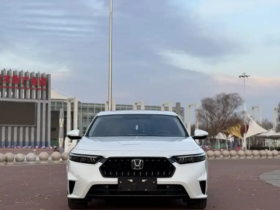 Honda Inspire 2023 Insignia 260TURBO Elegant Edition 2023 — миниатюра 3